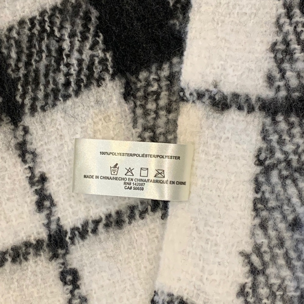 Noelle Thick Winter Blanket Scarf 🧣 B&W Plaid - Picture 8 of 8